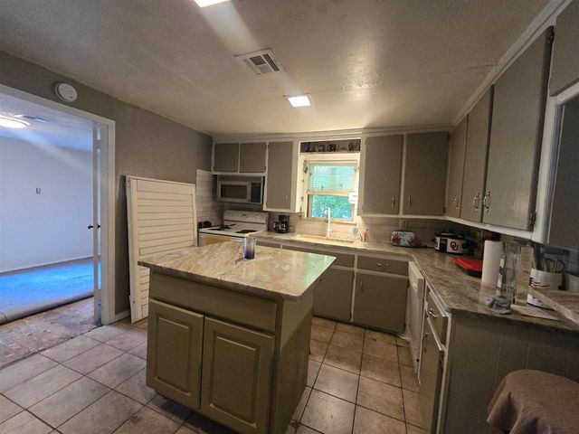 2503 SW J AVE, Lawton, OK 73505