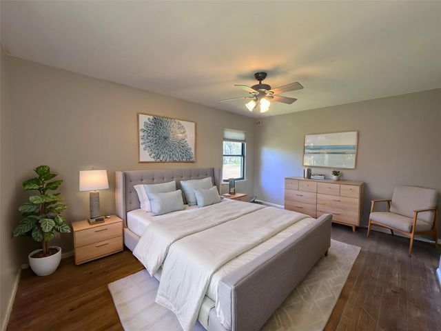 53 Pin Oak Court, Lake Jackson, TX 77566