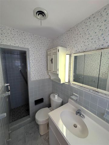 53 Pin Oak Court, Lake Jackson, TX 77566