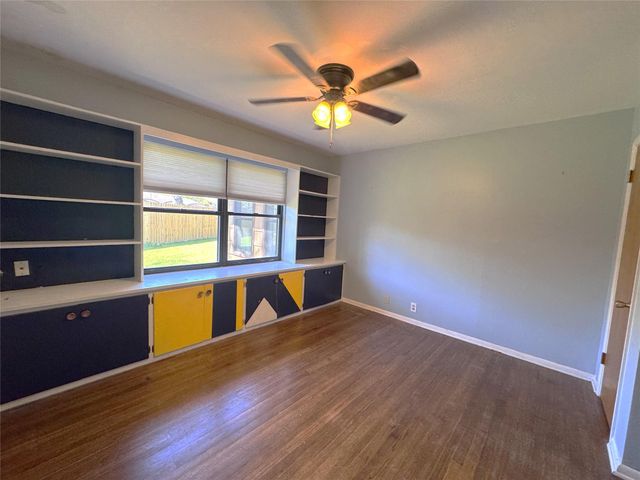 53 Pin Oak Court, Lake Jackson, TX 77566