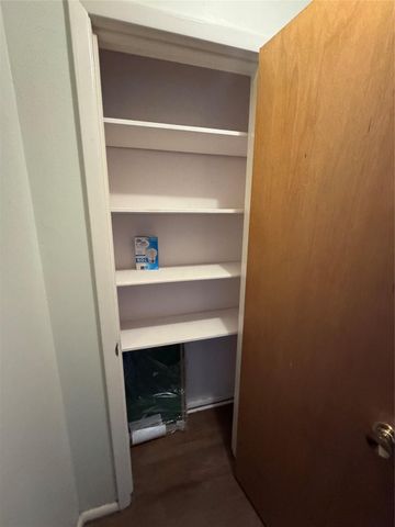 53 Pin Oak Court, Lake Jackson, TX 77566