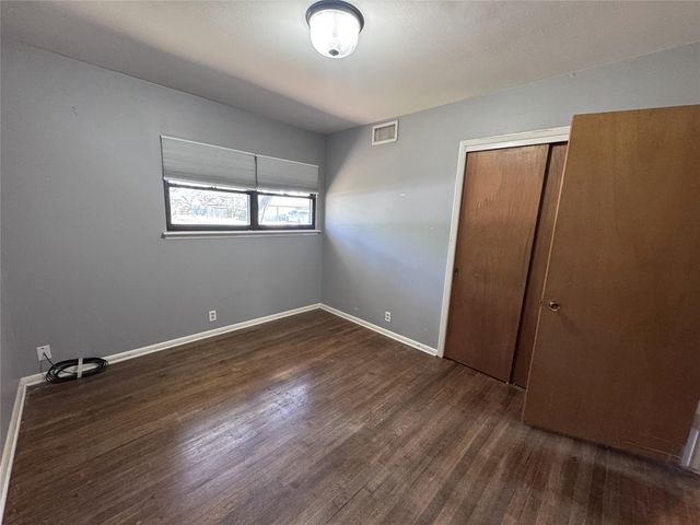 53 Pin Oak Court, Lake Jackson, TX 77566