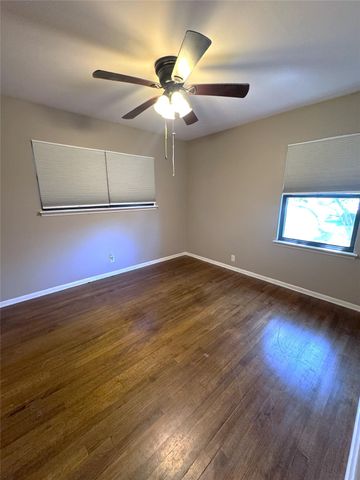 53 Pin Oak Court, Lake Jackson, TX 77566