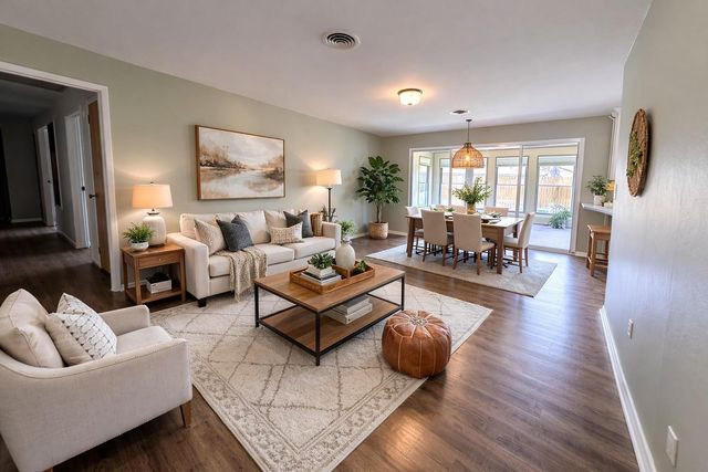 53 Pin Oak Court, Lake Jackson, TX 77566