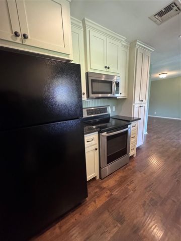 53 Pin Oak Court, Lake Jackson, TX 77566