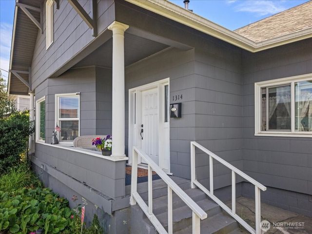 1314 S Cushman Avenue, Tacoma, WA 98405