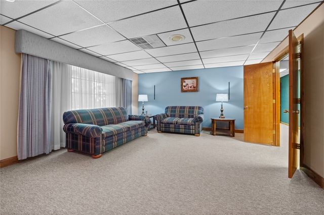 1400 W Locust Street, Stilwell, OK 74960