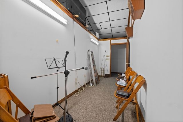 1400 W Locust Street, Stilwell, OK 74960