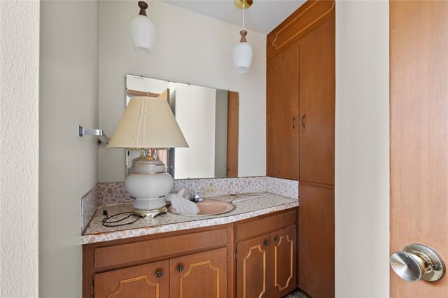 1400 W Locust Street, Stilwell, OK 74960