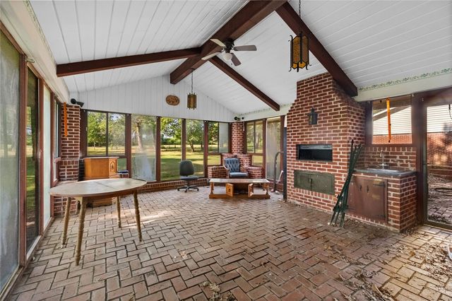 1400 W Locust Street, Stilwell, OK 74960