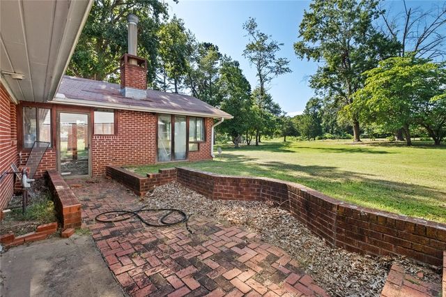 1400 W Locust Street, Stilwell, OK 74960