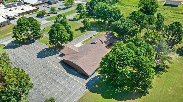 1400 W Locust Street, Stilwell, OK 74960