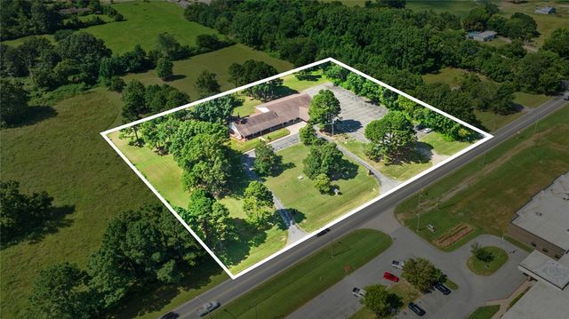 1400 W Locust Street, Stilwell, OK 74960