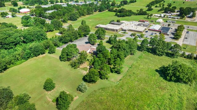 1400 W Locust Street, Stilwell, OK 74960