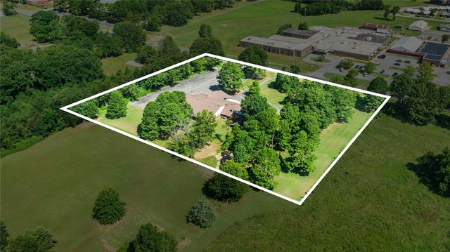 1400 W Locust Street, Stilwell, OK 74960