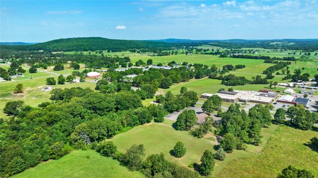 1400 W Locust Street, Stilwell, OK 74960