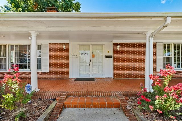 1400 W Locust Street, Stilwell, OK 74960