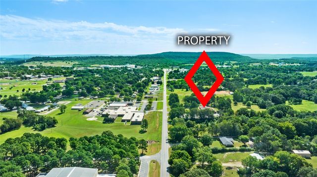 1400 W Locust Street, Stilwell, OK 74960
