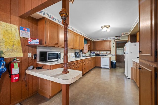 1400 W Locust Street, Stilwell, OK 74960