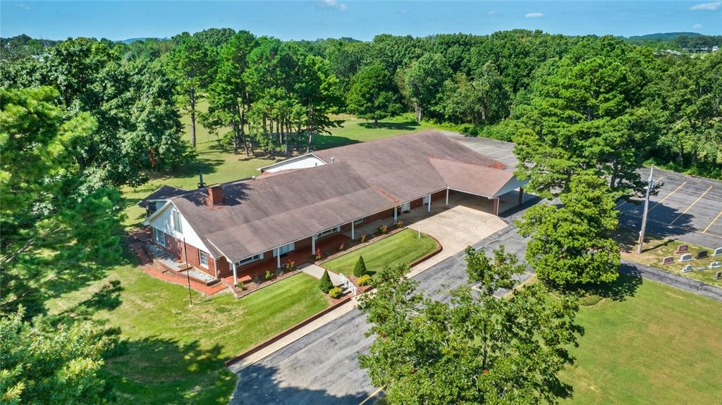 1400 W Locust Street, Stilwell, OK 74960