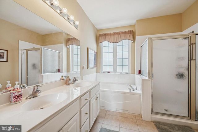 400 LANTERN LN, Kennett Square, PA 19348