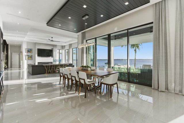 1271 NE Langford Lane, Jensen Beach, FL 34957