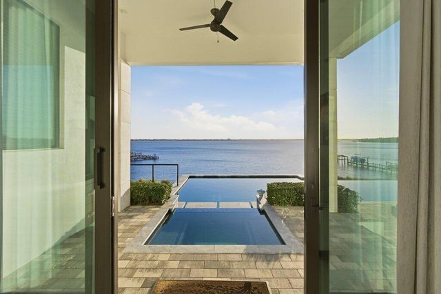 1271 NE Langford Lane, Jensen Beach, FL 34957