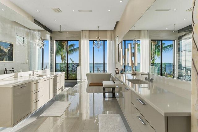 1271 NE Langford Lane, Jensen Beach, FL 34957