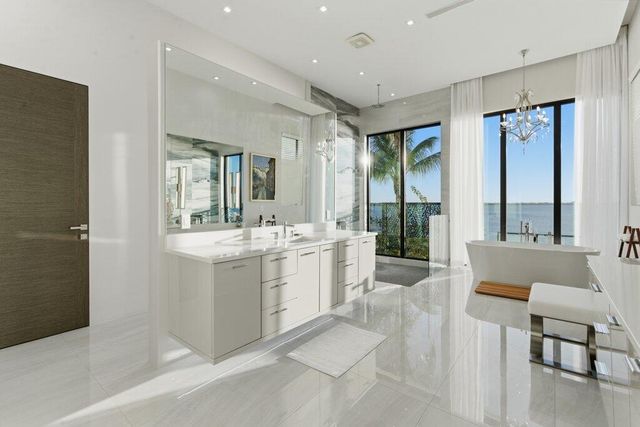 1271 NE Langford Lane, Jensen Beach, FL 34957