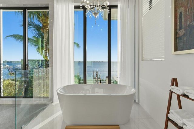 1271 NE Langford Lane, Jensen Beach, FL 34957