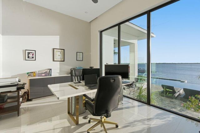 1271 NE Langford Lane, Jensen Beach, FL 34957