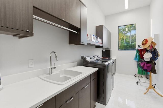 1271 NE Langford Lane, Jensen Beach, FL 34957