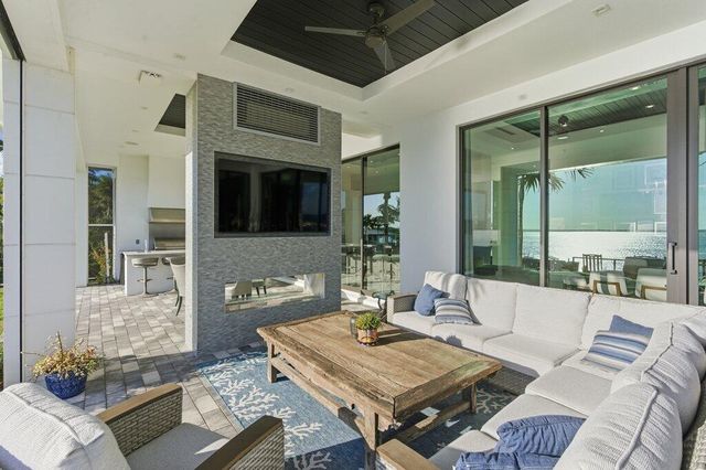 1271 NE Langford Lane, Jensen Beach, FL 34957