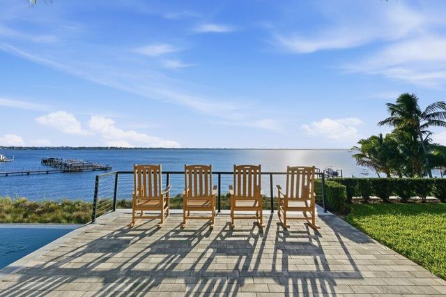 1271 NE Langford Lane, Jensen Beach, FL 34957