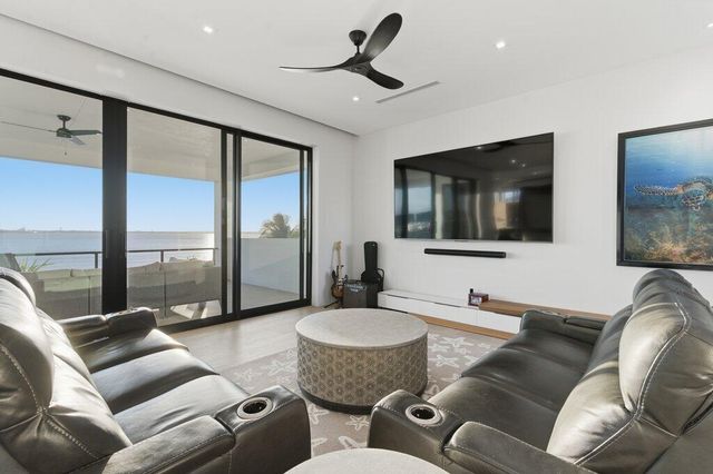 1271 NE Langford Lane, Jensen Beach, FL 34957