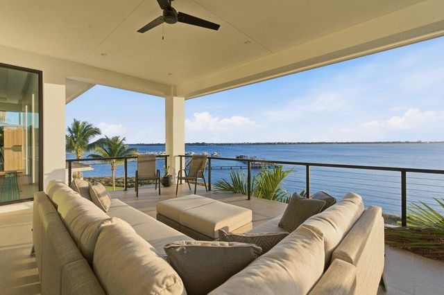 1271 NE Langford Lane, Jensen Beach, FL 34957