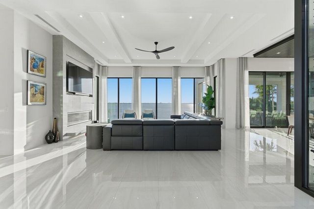 1271 NE Langford Lane, Jensen Beach, FL 34957