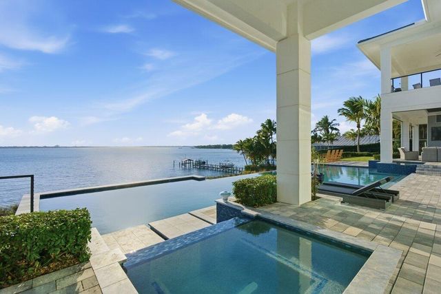 1271 NE Langford Lane, Jensen Beach, FL 34957