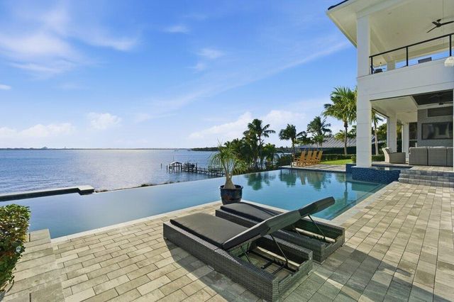 1271 NE Langford Lane, Jensen Beach, FL 34957