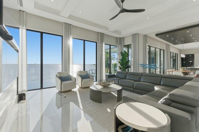 1271 NE Langford Lane, Jensen Beach, FL 34957