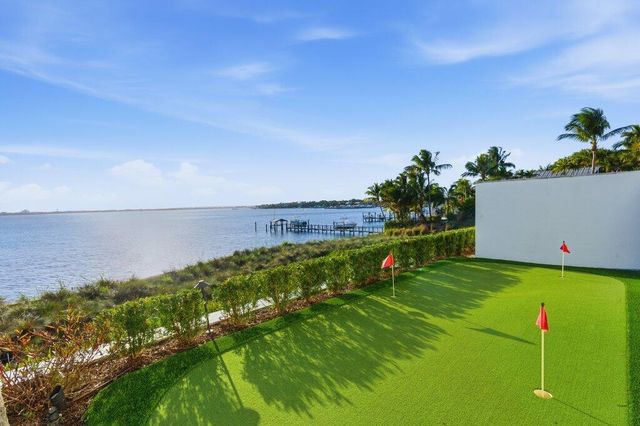 1271 NE Langford Lane, Jensen Beach, FL 34957