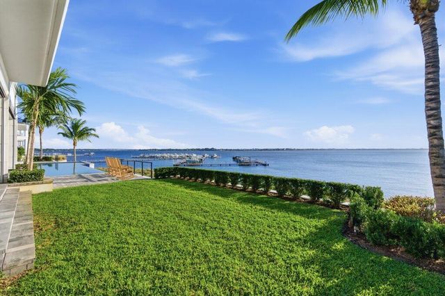 1271 NE Langford Lane, Jensen Beach, FL 34957