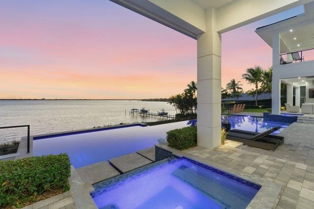 1271 NE Langford Lane, Jensen Beach, FL 34957