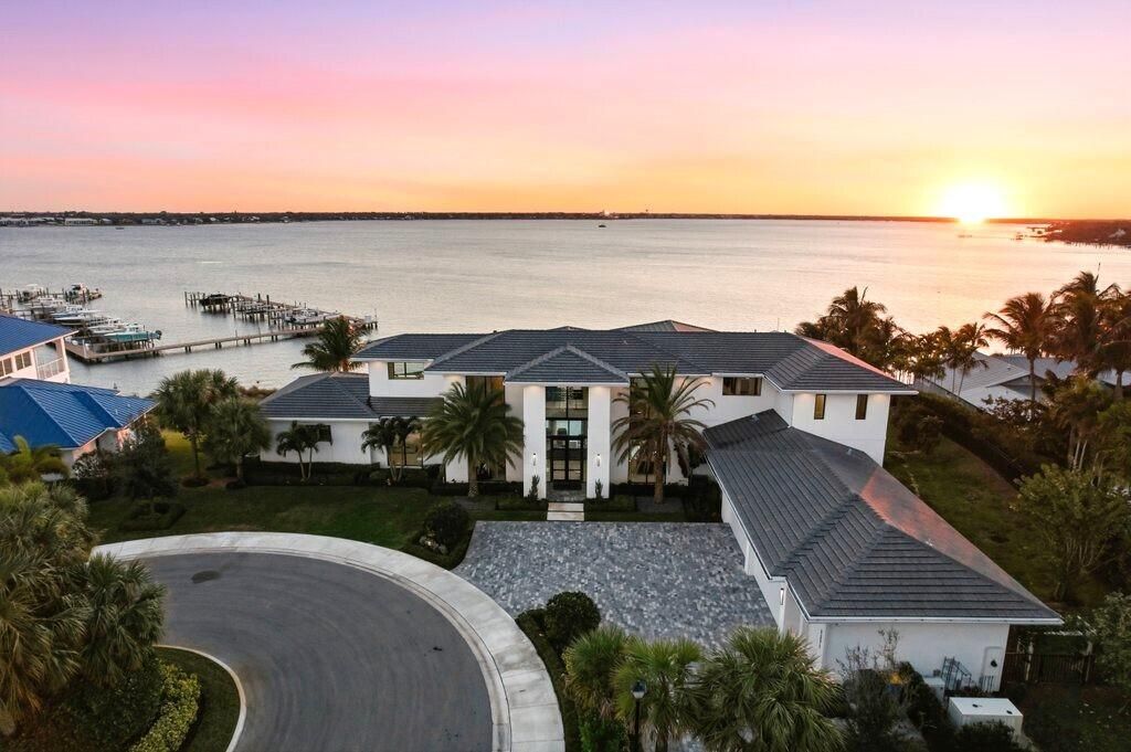 1271 NE Langford Lane, Jensen Beach, FL 34957