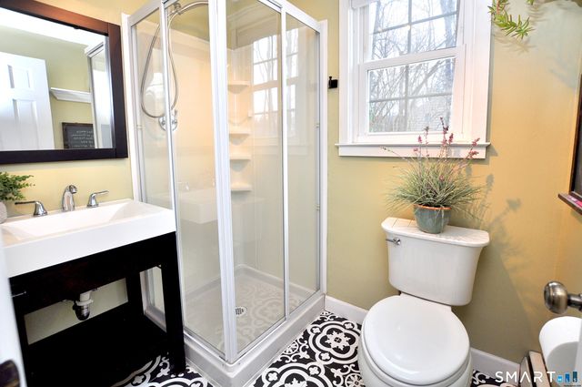 15 Stillman Road, Bloomfield, CT 06002