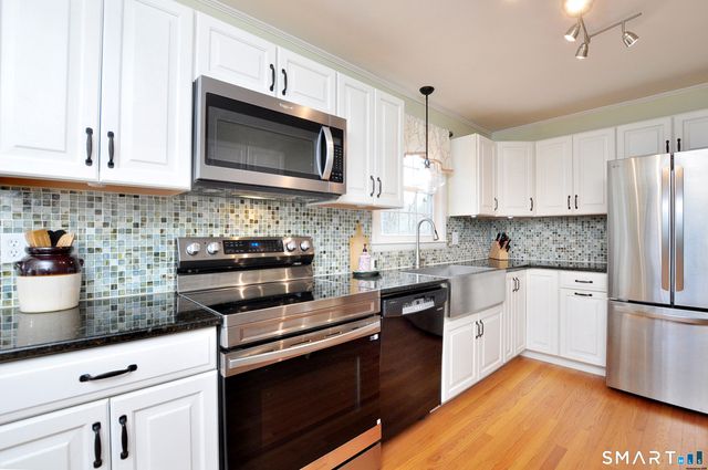 15 Stillman Road, Bloomfield, CT 06002