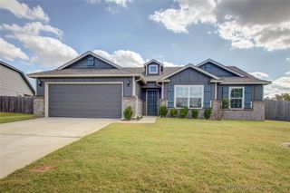 7319 S Laurel Place, Broken Arrow, OK 74011