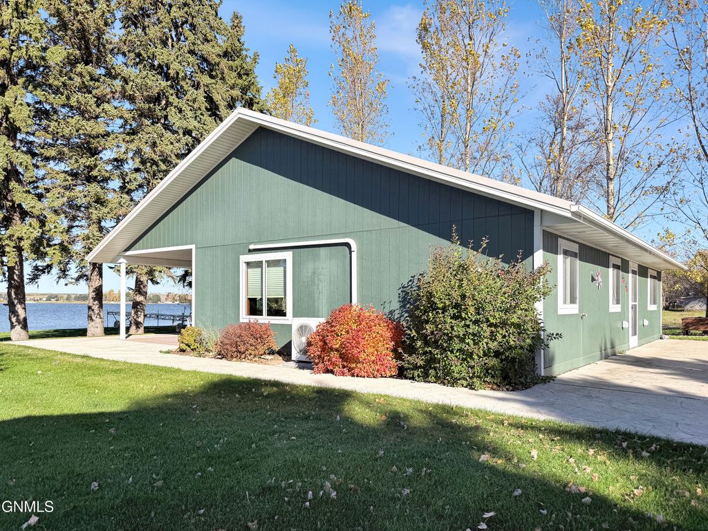 8561 10th Street NE, Grace City, ND 58445 photo 4