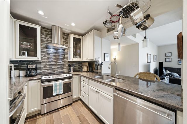 6485 Bayou Glen Road 6485, Houston, TX 77057