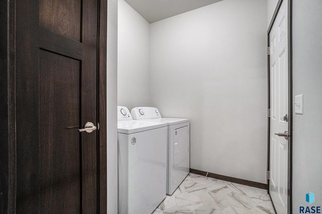 7805 E 44th St Street, Sioux Falls, SD 57110